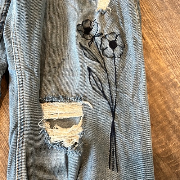 Hollister Ultra High Rise Dad Jean Size 9R - Picture 2 of 6